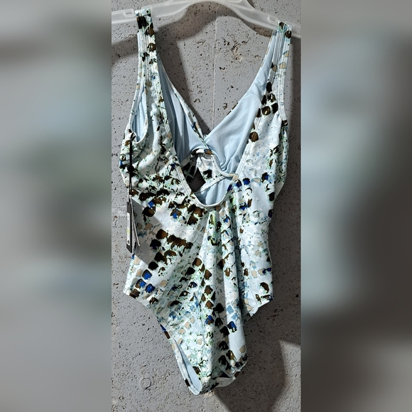 #069 Sz 4 DKNY Women's Multicolor One-Piece Swimsuit - Picture 4 of 10